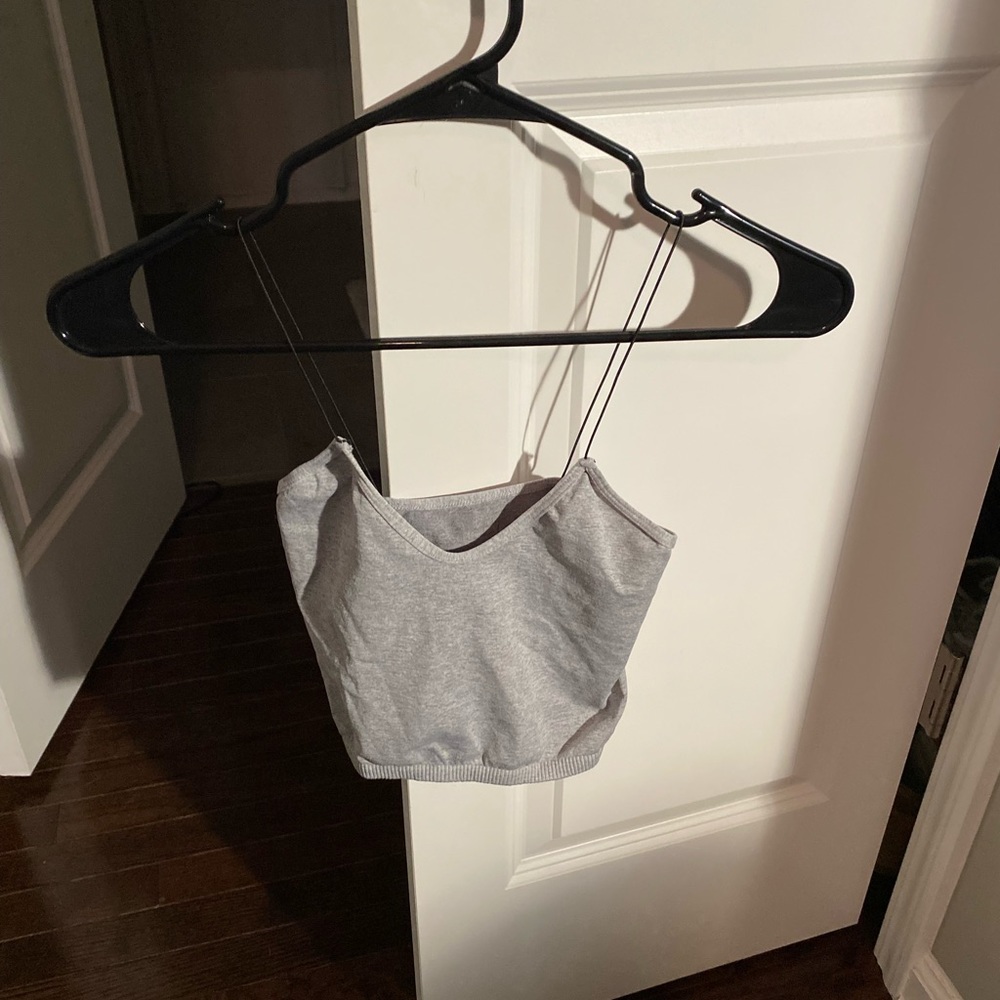 grey tank top